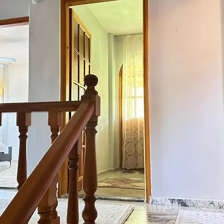 Ada Villa *